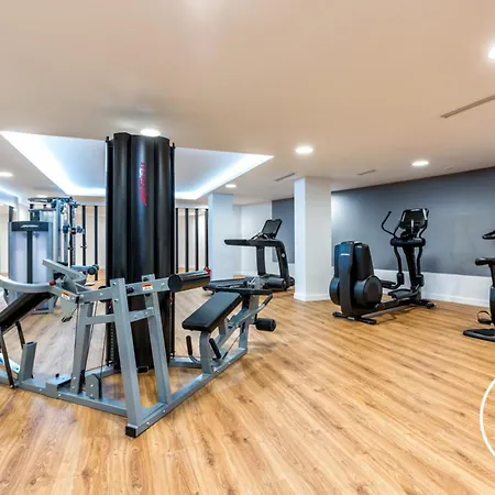 Vivi Homes - Buena Vista Pool, Sauna, Terrace, Gym & Sea View Apartment *