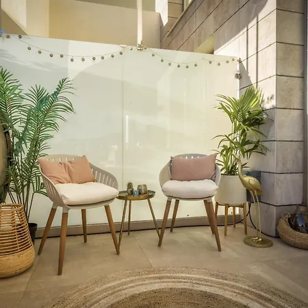 Vivi Homes - Buena Vista Pool, Sauna, Terrace, Gym & Sea View Apartment *